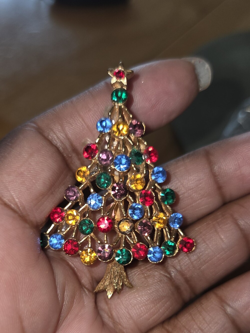 VINTAGE Gold-Tone Multicolor Crystal Christmas Tree Brooch Stamped JJ